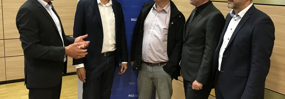 BGZ-Pressesprecher Burghard Rosen, BGZ-Geschäftsführer Dr. Ewold Seeba, Bürgermeister Dr. Jörg Frauhammer (Gemmrigheim), Bürgermeister Jochen Winkler (Neckarwestheim) und den Leiter des Zwischenlagers Neckarwestheim, Wolfgang Arnold