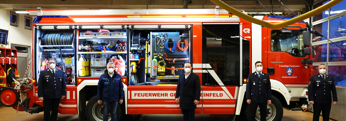 Künftig wird die Feuerwehr Grafenrheinfeld auch Brandschutzaufgaben auf dem Betriebsgelände des Zwischenlagers übernehmen, darauf haben sich von links Kreisbrandrat Holger Strunk, BGZ-Standortleiter Jürgen Bruder, Bürgermeister Christian Keller, stellv. Kommandant Sebastian Berlenz und Kommandant Sven Schreiner verständigt. Foto: BGZ